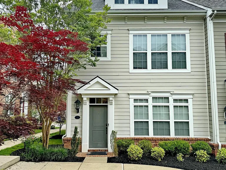 31 Steeplechase Dr — Photo 1