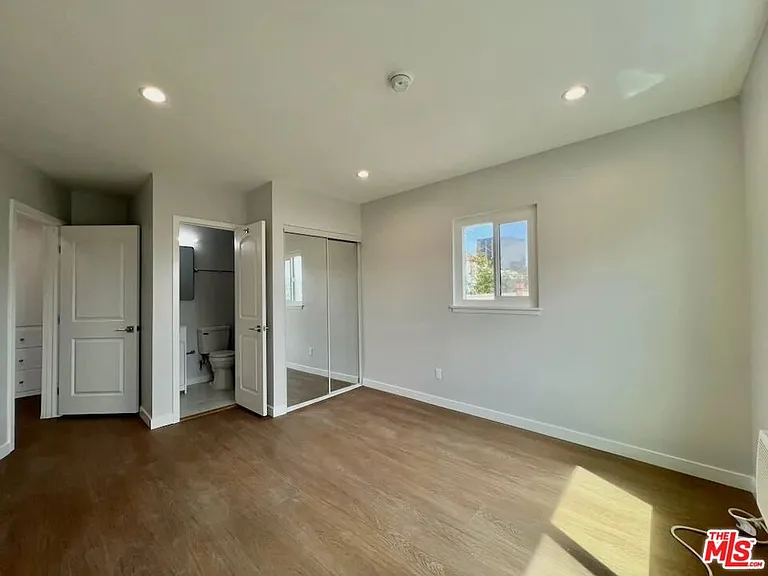 903 S Barrington Ave — Photo 21