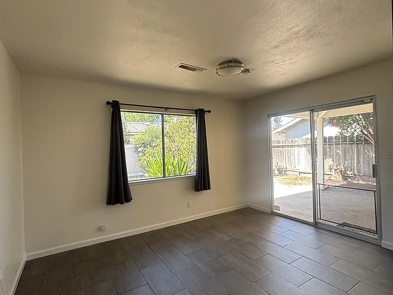 2220 Jeanine Dr — Photo 5