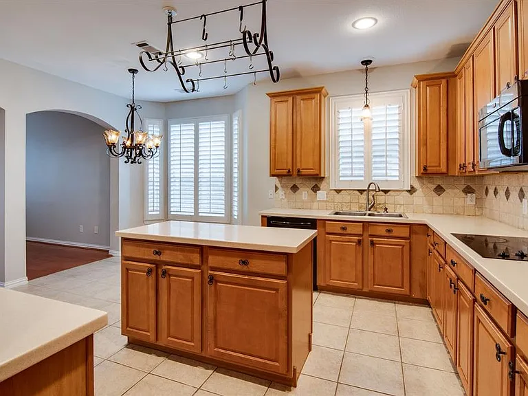 2212 Bayou Ct — Photo 9