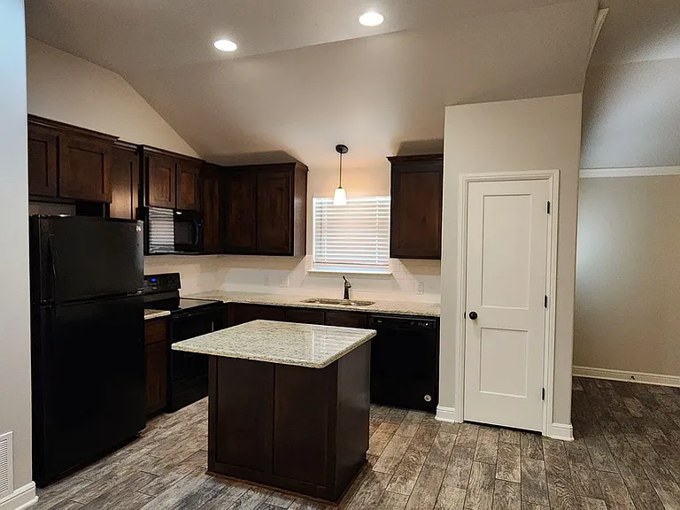 5600 Settlers Ct #B — Photo 6