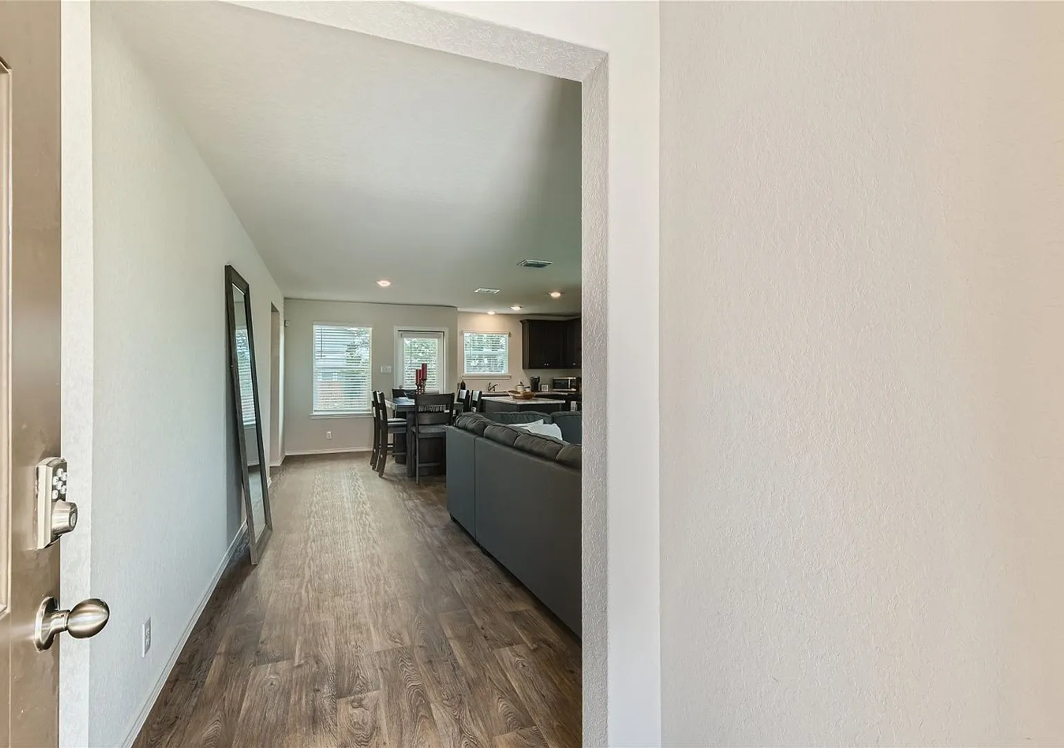 Gently Used, 2-year old 3BR/2.5 Bath in Redbird Ranch — Photo 4