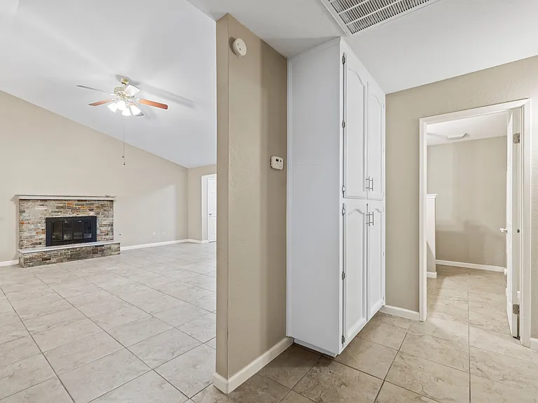 1812 W Wren Dr — Photo 13