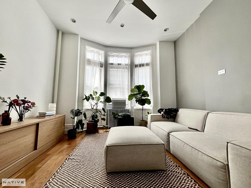 1st image of 784 Manhattan Ave APT 2L