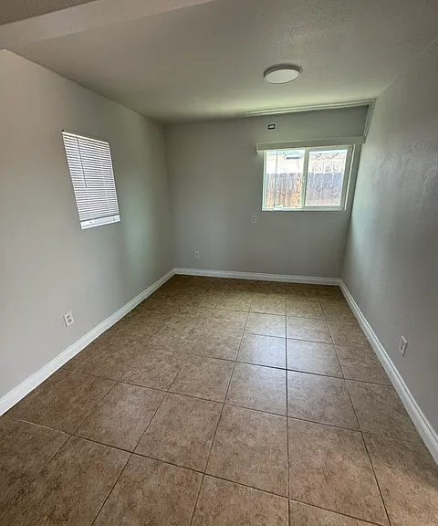 581 Brighthaven Ave #B — Photo 8