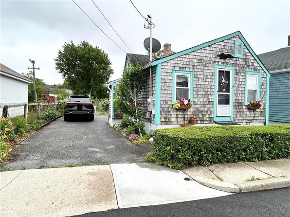 302 State St, Bristol, RI 02809