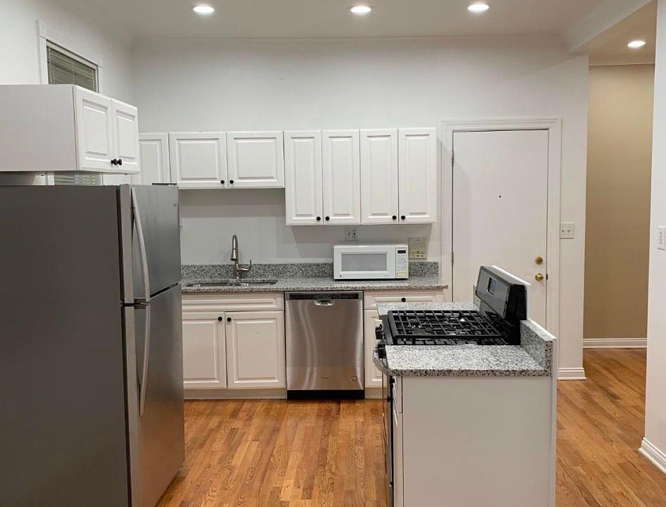 1st image of 919 N Winchester Ave #1R