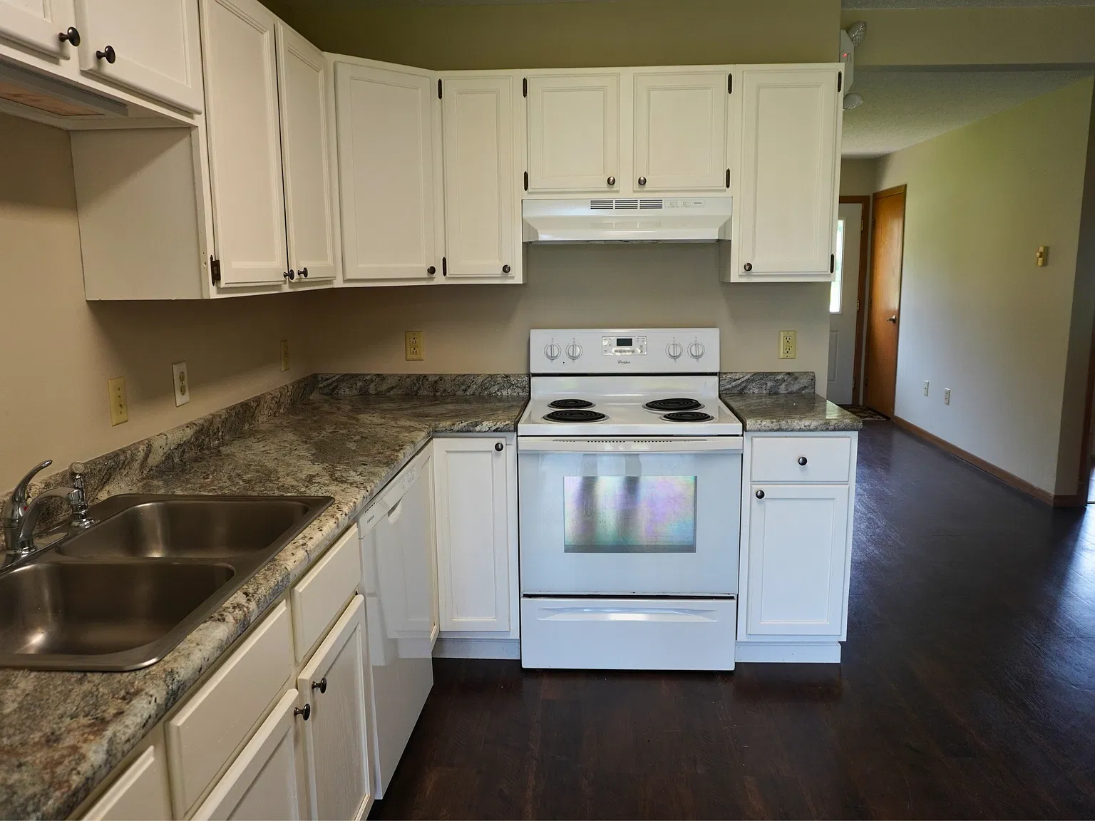 3 bed, 1198 sqft, $1,600 — Photo 3