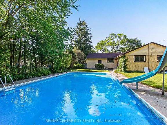 3rd image of 776 Headley Dr