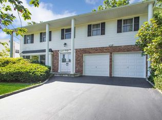 42 Abbot Rd, Smithtown, NY 11787