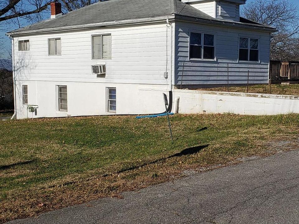 1st image of 2114 Larchwood Ave NE