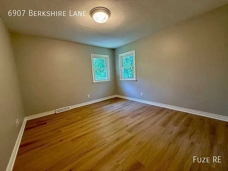 6907 Berkshire Ln — Photo 13