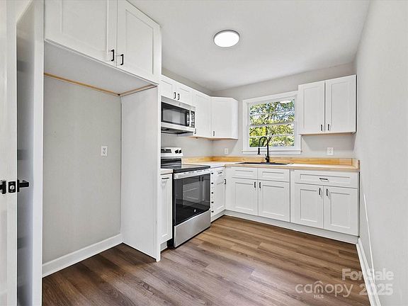 5th image of 3227 Starrland Dr