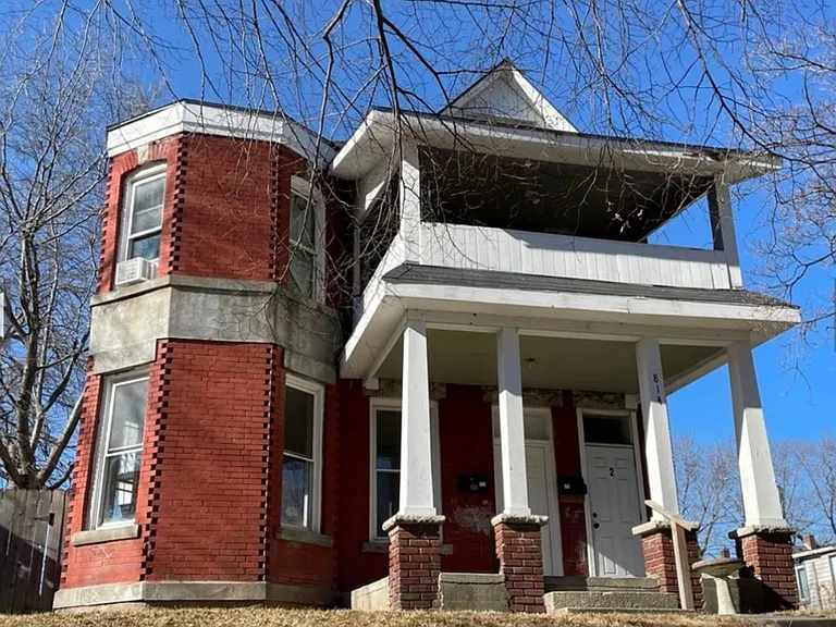 814 Elmwood Ave — Photo 2