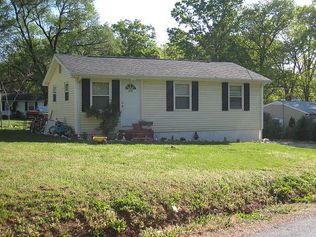 2nd image of 808 Beagle Gap Rd