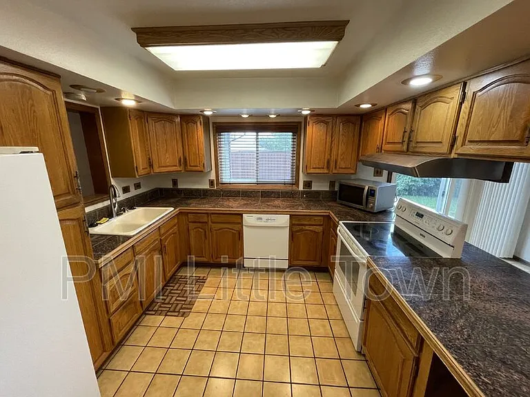 7893 Greenwood Blvd — Photo 5