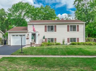 502 Westmoreland Dr, Vernon Hills, IL