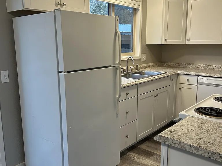 3437 Redwood Ave #14 — Photo 1