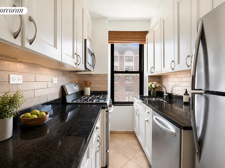 235 W End Ave #15J — Photo 3