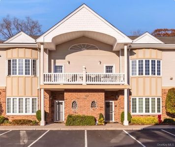 6 Sarah Court, Amityville, NY, 11701