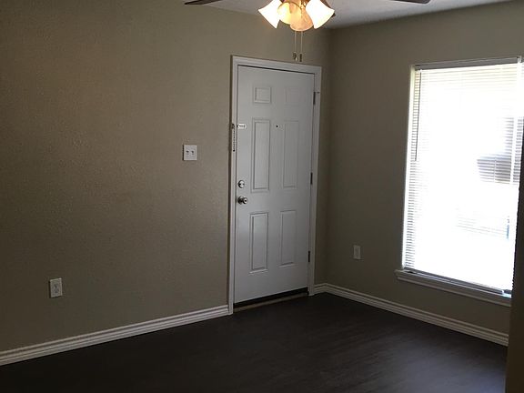 Picture of the entryway...