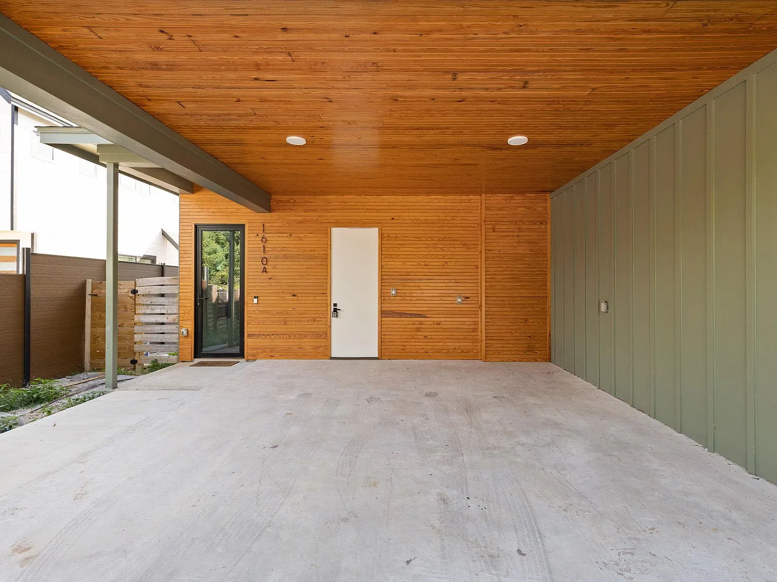 3 bed, 2.5 bath, 1951 sqft, $6,000 — Photo 4