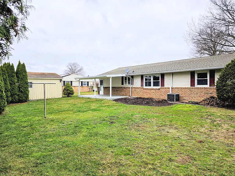 2 Colonial Ave — Photo 24