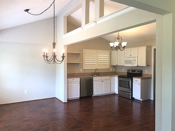 4th image of 3106 S Peach Hollow Cir
