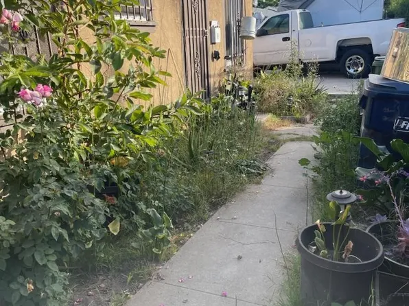 1202 E 70th St, Los Angeles, CA 90001