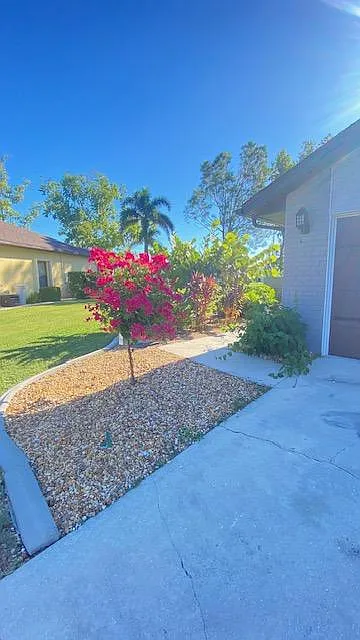 3 bed, 2464 sqft, $3,695 — Photo 3