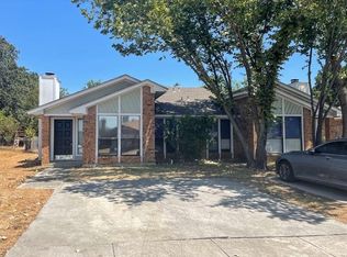 104 Oakwood Ln, Kennedale, TX 76060