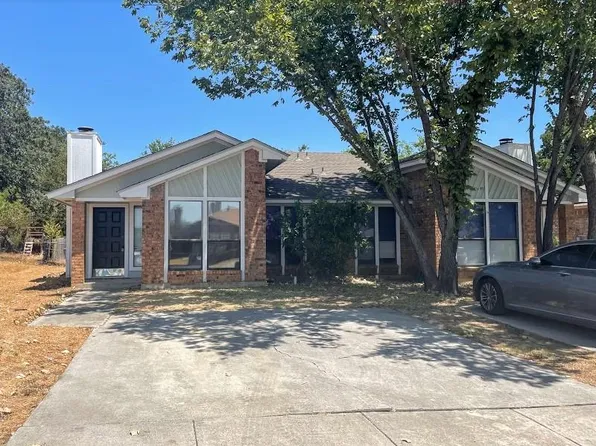 104 Oakwood Ln, Kennedale, TX 76060