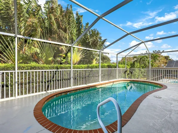 143 Tahiti Cir, Naples, FL 34113