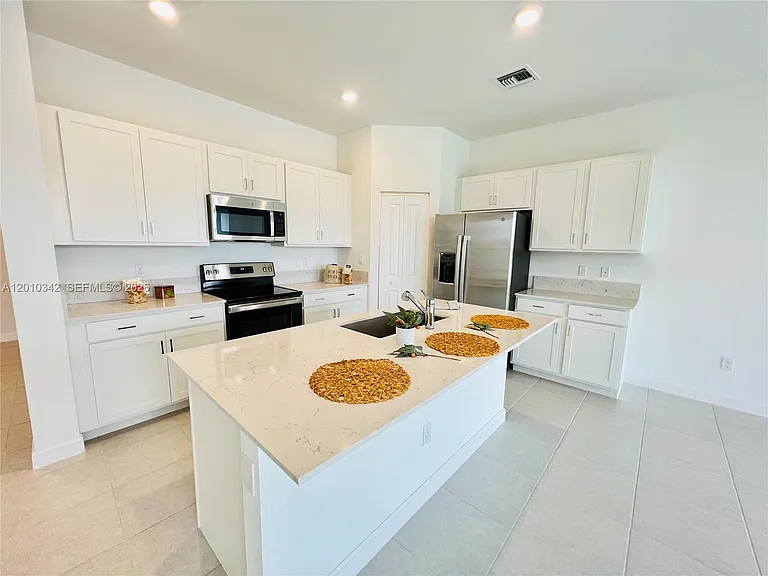 6909 Harbours Edge Ave #6909 — Photo 5