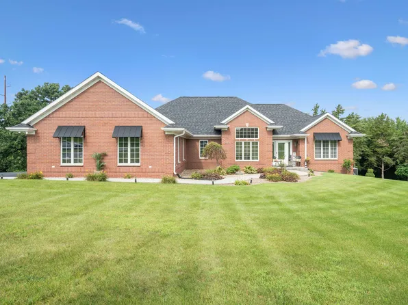 14200 Starr Pass, Dubuque, IA 52002