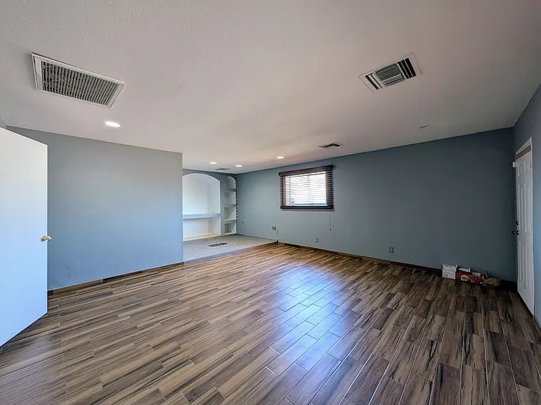 3848 W North Ln — Photo 33