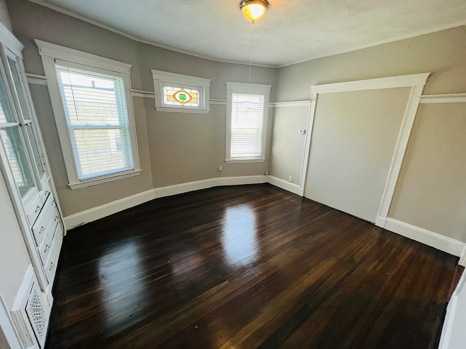 3 bed, 1.0 bath, 9999 sqft, $3,000 — Photo 2