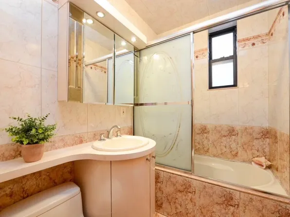 67-30 Dartmouth Street image 16 of 19