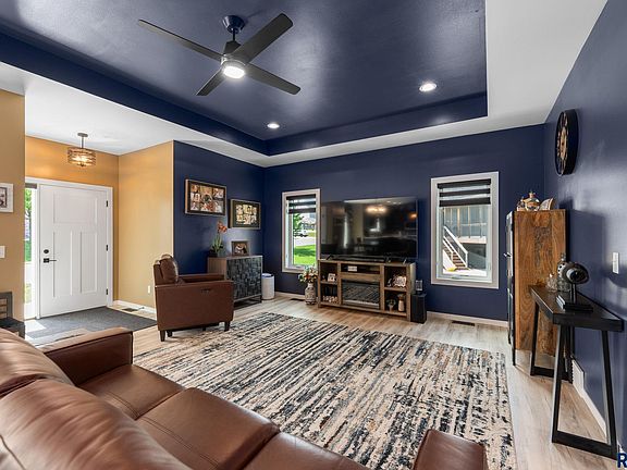2nd image of 2400 W Trevi Pl