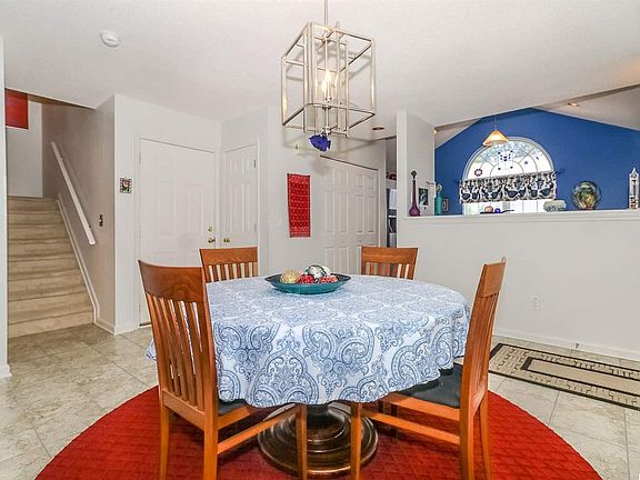 5th image of 41 Pond View Dr #41