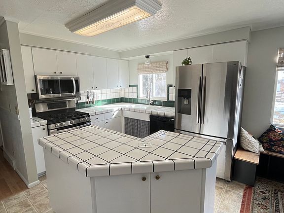 5th image of 210 N Teton Ave