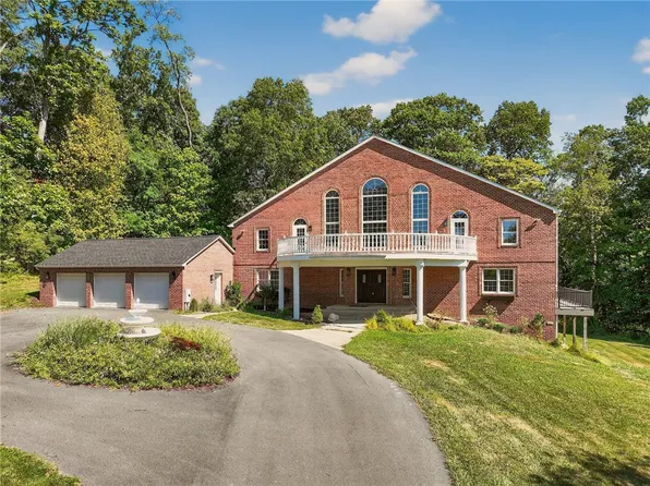 110 Oakhurst Dr, Mc Murray, PA 15317