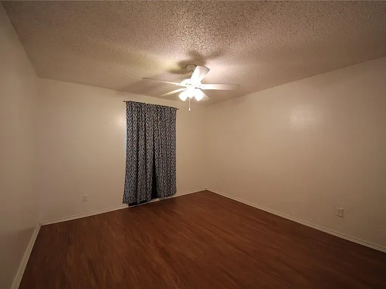 2401 Leon St #200 — Photo 8