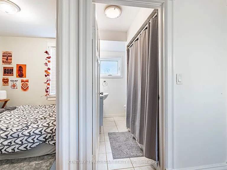 458 Dundurn St S — Photo 35