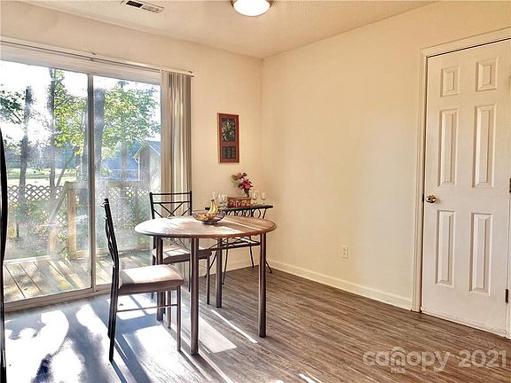 5th image of 1120 Saint Charles Ct