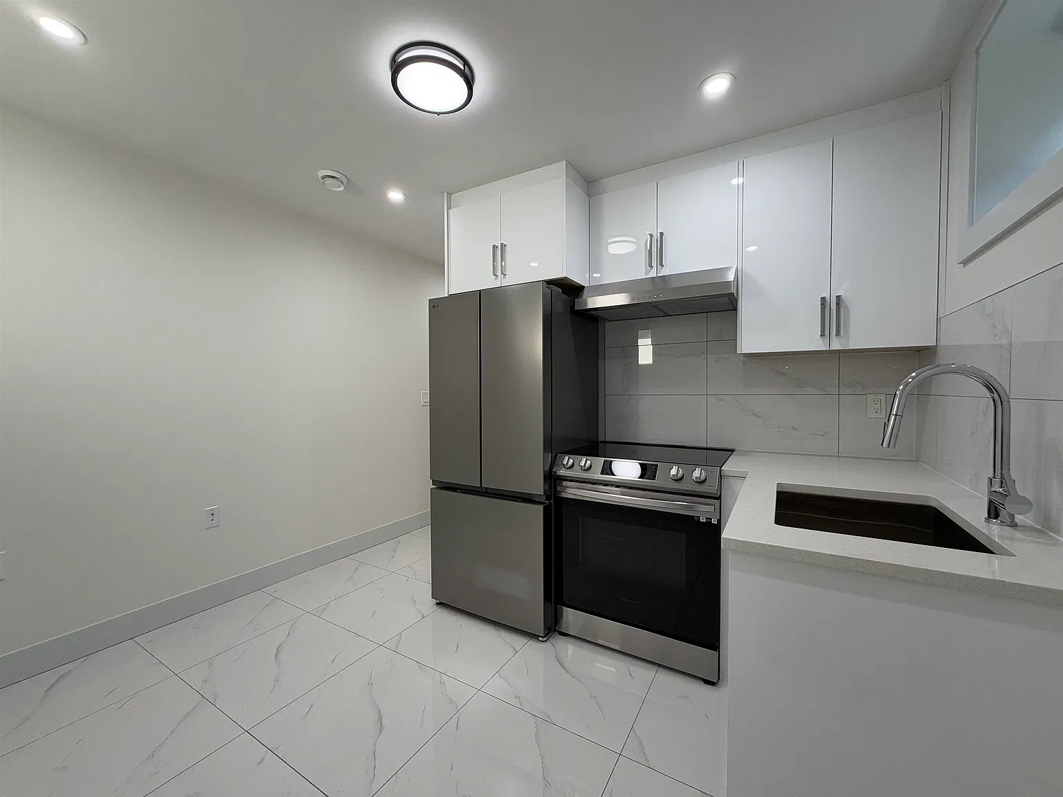 1 bed, 425 sqft, $1,600 — Photo 2