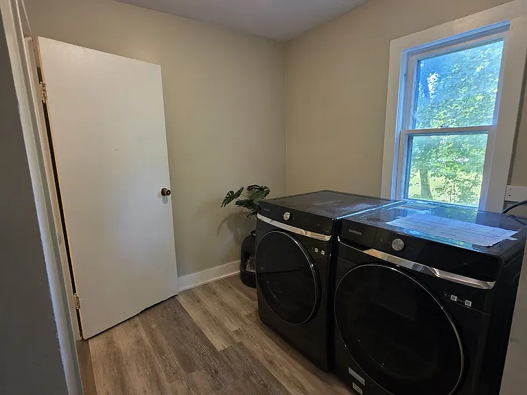 21 Bartlett Ave — Photo 4