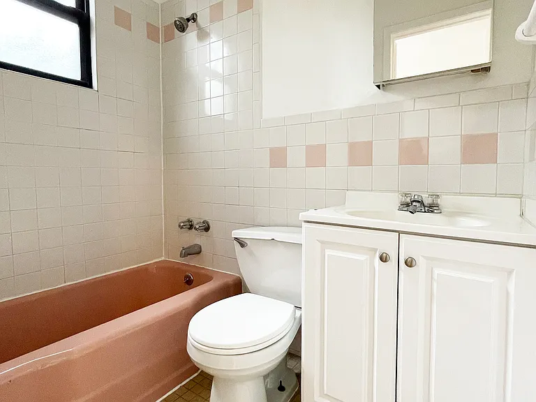 604 Manhattan Ave #1L — Photo 12
