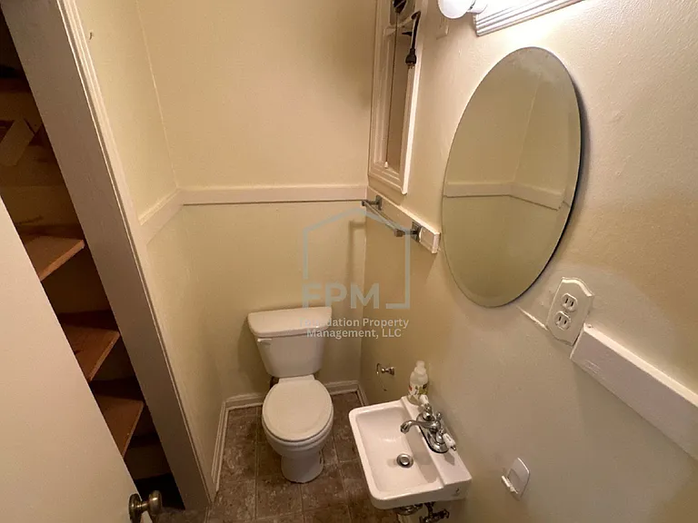 954 Sheridan St — Photo 15