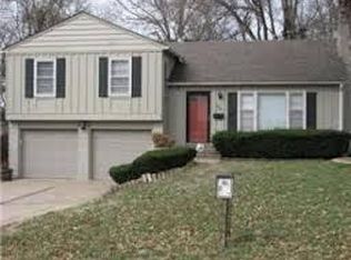 7626 Windsor St, Prairie Village, KS 66208
